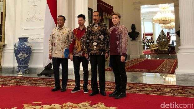 Kevin Sanjaya Sukamuljo/Marcus Fernaldi Gideon bersama Presiden Jokowi. 