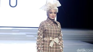 Mirip Boneka, Ini Tampilan Dewi Sandra hingga Olla Ramlan di IFW 2018