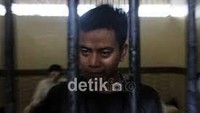Pembunuh lain yang melakukan kejahatan di usia muda adalah Rahmat Awafi. Ia membunuh di usia 24 tahun dengan target kekasihnya, Hertati, yang telah hamil tua. Rahmat juga membunuh anak Hertati karena anak Hertati melihat pembunuhan itu. Rahmat lalu membakar keduanya untuk menghilangkan identitas kedua korban. Setelah itu, jenazah dimasukkan ke dalam koper dan kardus TV lantas dibuang secara terpisah. Rahmay dihukum mati.