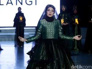 Megah, Gaun Glowing in the Dark Dian Pelangi di IFW 2018