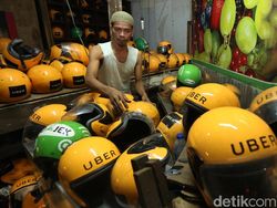 Menjamurnya Bisnis Helm dan Jaket Bekas Ojek Online