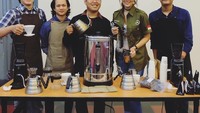 Tidak hanya menikmati kopi saja, Maria juga pernah mengikuti coffee class dan belajar cara meracik kopi secara langsung. Foto: Instagram @mariaselena_