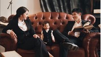 Dari postingan Putri Titian di Instagram, ada dua tema yang pilih keluarga kecil ini. Salah satunya tema eksekutif ini. Foto: Instagram Putri Titian