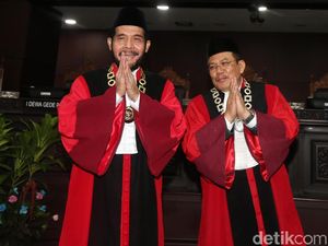 Beda Isi Garasi Ketua MK Anwar Usman dan Wakilnya Aswanto