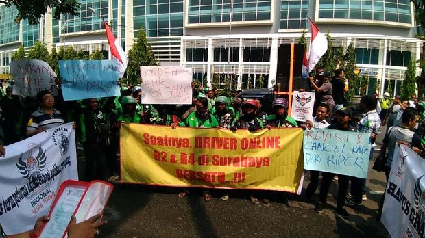 Driver Ojek Online Geruduk Kantor Grab, Ini Tuntutannya