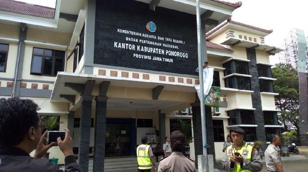 Bentuk Solidaritas, Ratusan Perangkat Desa di Ponorogo Geruduk BPN