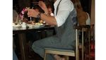 Begini Gaya Si Tampan Chris Hemsworth Saat Masak dan Makan!