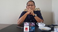 Manager Marketing Gudang Baru, Agus Hariadi menyatakan akan patuh dengan putusan MA. Tampa ia merokok Gudang Baru.