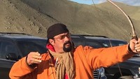 Steven Seagal yang merupakan aktor, produser, dan atlet bela diri ini sudah memegang sabuk hitam Aikido. Diam-diam, dia juga bisa memanah! (Foto: Instagram/seagalofficial)