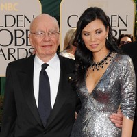 Rupert tampaknya sudah benar-benar kepincut dengan Wendi hingga tak sabar meresmikan hubungannya. Baru bercerai 17 hari dari sang mantan istri, pengusaha asal Australia itu pun langsung menikahi Wendi pada Juni 1999.Foto: Getty Images