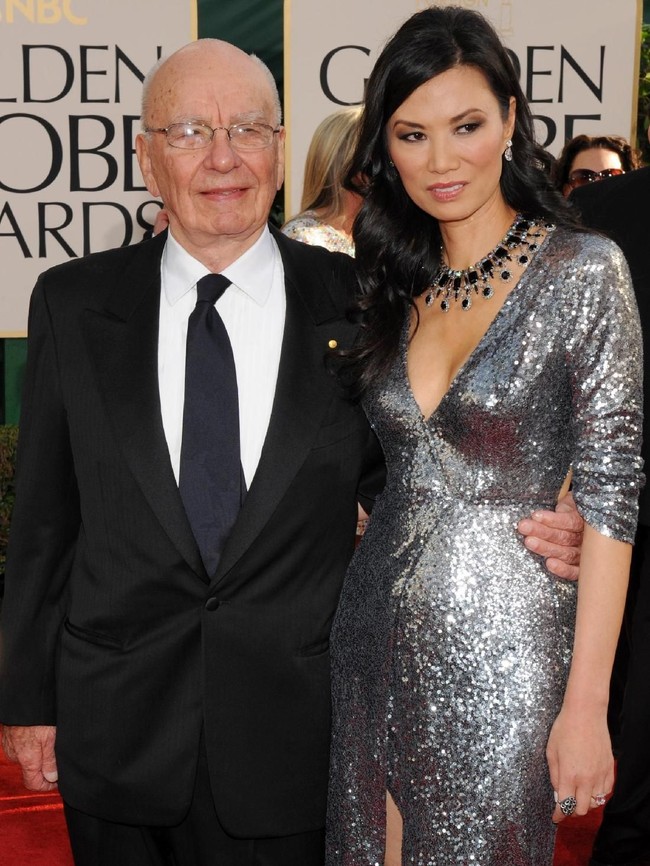 Rupert tampaknya sudah benar-benar kepincut dengan Wendi hingga tak sabar meresmikan hubungannya. Baru bercerai 17 hari dari sang mantan istri, pengusaha asal Australia itu pun langsung menikahi Wendi pada Juni 1999.Foto: Getty Images