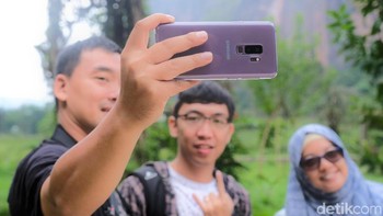 5. Samsung Galaxy S9 Plus dengan skor total 81. Nilai foto 81, video 81.Foto: Adi Fida Rahman/detikINET