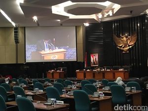 Anies-Sandi Hadiri Paripurna Pandangan Fraksi DPRD soal RPJMD