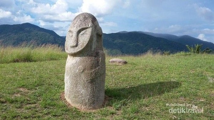 Patung Megalitikum Taman Nasional Lore Lindu