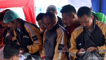 Driver Uber memutuskan pindah ke Go-Jek lantaran Uber kini telah diakusisi oleh Grab.