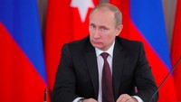 Putin punya selera berpakaian yang tinggi. Sebuah artikel pada 2015 menyebut Putin menyukai merek Kiton dan Brioni harganya mulai US$ 5.500. Istimewa/Business Insider.