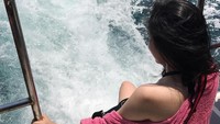 Kali ini Cecillia sedang menaiki speedboat, mau ke mana Cecillia? (cecillimbad/Instagram)