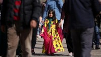 Turki pun merayakan Nowruz dengan meriah. Mereka akan berkumpul di suatu tempat terbuka dan menghias tempat tersebut dengan balon dan ragam acara menarik. (REUTERS/Sertac Kayar)