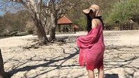 Lombok, NTB memang memiliki pantai yang cantik-cantik seperti Bali atau pantai di Indonesia bagian timur lainnya. Air yang jernih pasti memikat siapapun, tak terkecuali putri Limbad, Cecillia (cecillimbad/Instagram)