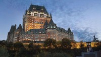 Di Kanada, ada Fairmont Le Chateau yang merupakan salah satu warisan kuno kota Quebec. Kastil jadul bernuansa Eropa kuno ini punya pemandanganSungai St Lawrence dan kota tua yang cantik (Booking.com)