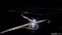 Begini penampakan Tol Ngawi-Kertosono di malam hari. Pool/Waskita Karya.