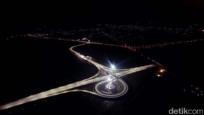 Indahnya Siang dan Malam Tol Ngawi-Kertosono Dilihat dari Udara
