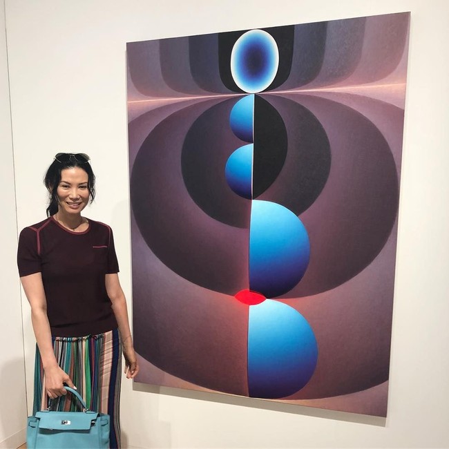 Selesai dari gosip skandal cinta dengan Tony Blair, Wendi kini menjalin cinta dengan pria muda berusia 21 tahun bernama Bertold Zaharon. Foto: dok. Instagram