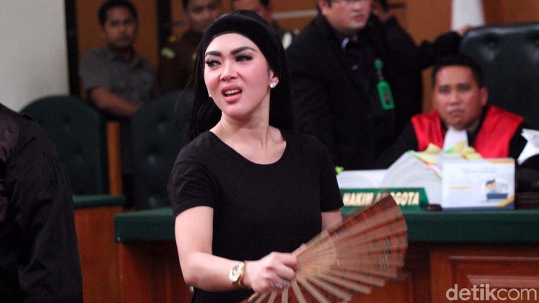 Bos First Travel Mengaku Tak Bayar Syahrini dan Vicky Shu Bos First Travel Mengaku Tak Bayar Syahrini dan Vicky Shu