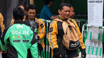 Para driver Uber terus berdatangan untuk mendaftar Go-Jek.