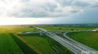 Ruas tol Ngawi-Kertosono sepanjang 87 Km terbagi dalam 3 paket pegerjaan konstruksi dimulai akhir September 2015. Pool/Waskita Karya.