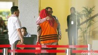Widya dijerat KPK sebagai tersangka karena menerima suap Rp 30 juta terkait perkara gugatan perdata wanprestasi. Uang itu diduga didapat dari Agus Winarto dan HM Saipudin selaku advokat dari pihak tergugat.