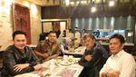 Ini 10 Pose Keseruan Farhat Abbas  Makan Bareng Teman dan Keluarga