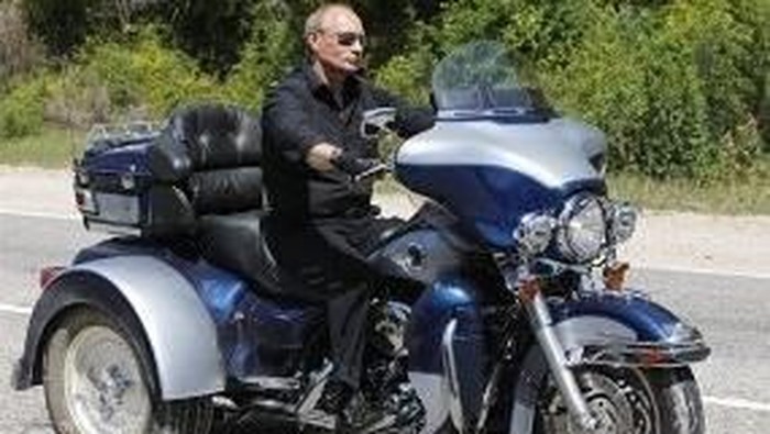 Hobi mobil dan motor Vladimir Putin