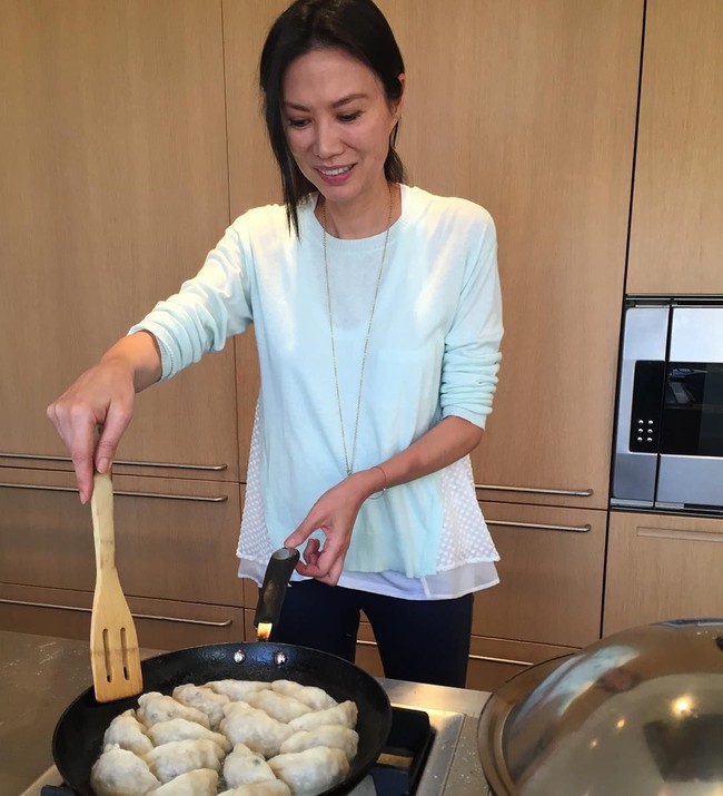 Wanita yang memiliki pesonanya itu tampaknya pandai dalam menjaga networking. Ia bisa dekat dengan orang-orang hebat. Foto: Instagram