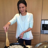 Wanita yang memiliki pesonanya itu tampaknya pandai dalam menjaga networking. Ia bisa dekat dengan orang-orang hebat. Foto: Instagram