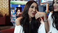 Lucinta Luna juga mengaku melakukan operasi plastik namun ia masih mengelak soal transgender. 