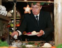 Terungkap! Gaya Makan Presiden Vladimir Putin yang Terkenal Tertutup