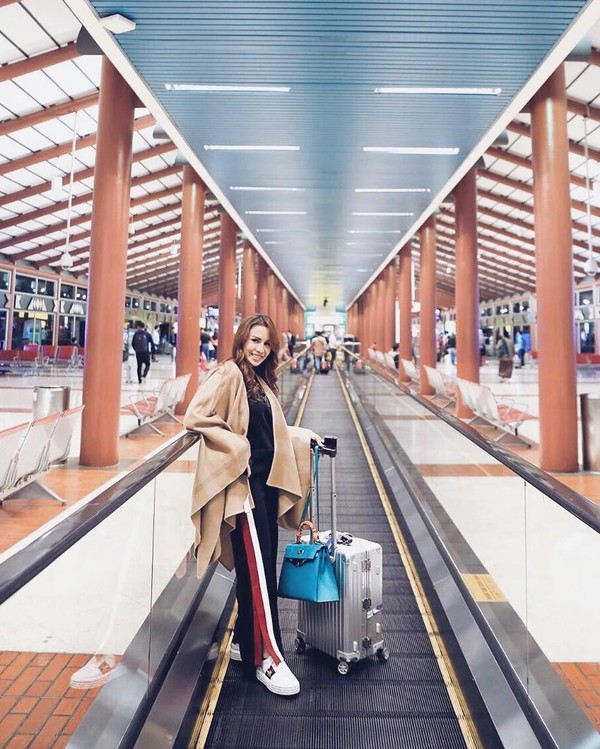 13 Airport Style Artis Indonesia, Mewah Bawa Tas Ratusan Juta