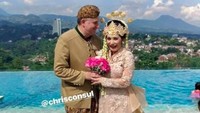 Baby Margaretha diam-diam sudah menikah dengan kekasih bulenya. Foto: Baby Margaretha dan suami (Insatgram)
