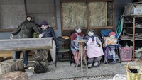 Foto: Seorang wanita bernama Tsukimi Ayono kembali ke desanya dengan harapan ingin menghabiskan waktu tua bersama teman-teman lamanya. Namun hanya harapan kosong, desa tetap sepi, tidak ada yang kembali. (poca_trannie/ Instagram)