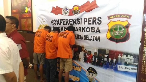 Coba Cekik Polisi, Pengedar Narkoba di Jaksel Ditembak