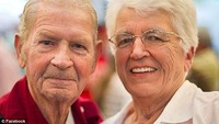 Pasangan tersebut merupakan Harold Holland (83) dan Lilian Barnes (78) (Foto: Dok. Facebook)
