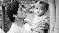 Fotonya saat masih kecil bersama sang ayah. (Dok. Instagram/sistinestallone)