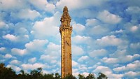 Di balik cantiknya Inggris, ada banyak bangunan bersejarah yang unik. Salah satunya Wainhouse Tower. Selain disebut-sebut sebagai cerobong asap tertinggi di dunia, bangunan ini punya cerita menarik di balik temboknya (jessickles86/Instagram)