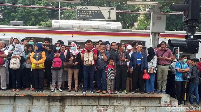 Dear Pak Menhub, Ini Lho Masalah di Stasiun Duri