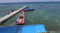 Letaknya tak terlalu jauh dari Jakarta. Pulau cantik nan eksotis itu memiliki pasir putih yang bisa timbul tenggelam (Didik Dwi/detikTravel)