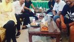 Begini Aksi Arumi, Istri Emil Dardak Saat Makan Lobster dan Bikin Kue Cubit