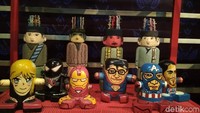 Boneka ondel-ondel dan super hero ini berasal dari Lapas Kelas 1 Tangerang. Masing-masing dihargai Rp 40.000 dan Rp 100.000.