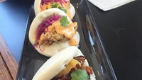 Pao sandwich juga bisa jadi pilihan menu brunch atau camilan. Dengan beragam isian daging.Foto: Instagram @cafelafayette