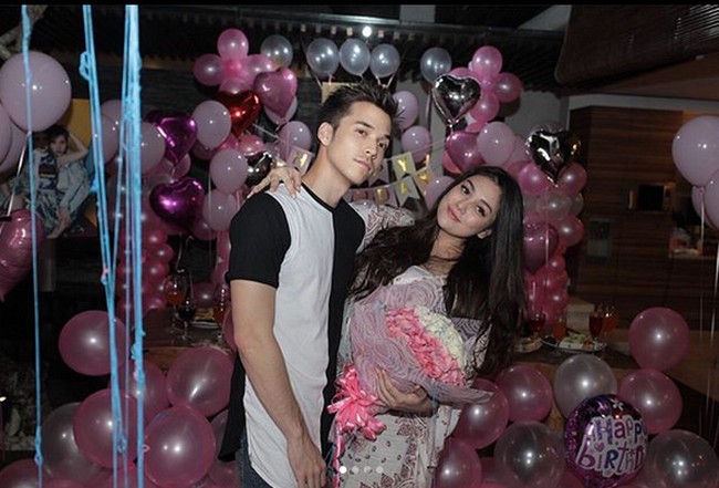 Air mata wanita yang bernama lengkap Celine Evangelista Monika Maureen Ricci itu terus mengalir mengungkap kondisi rumah tangganya dengan Stefan William saat ini. Celine Evangelista membenarkan pernikahannya dalam proses cerai. Foto: Dok. Instagram/stefannwilliam